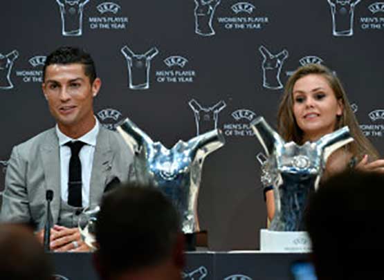 بالفيديو.. رونالدو يحرج أفضل لاعبة في