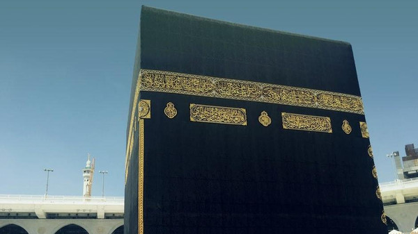 الكعبة المشرفة تستعد لارتداء كسوتها الجديدة