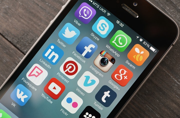 ضوابط عليك تجنبها في المعايدات الإلكترونية..