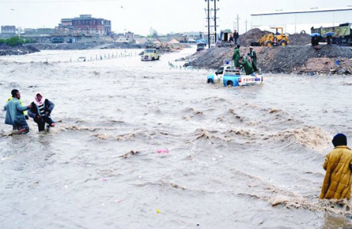 فيضانات في اليمن تودي بحياة 9