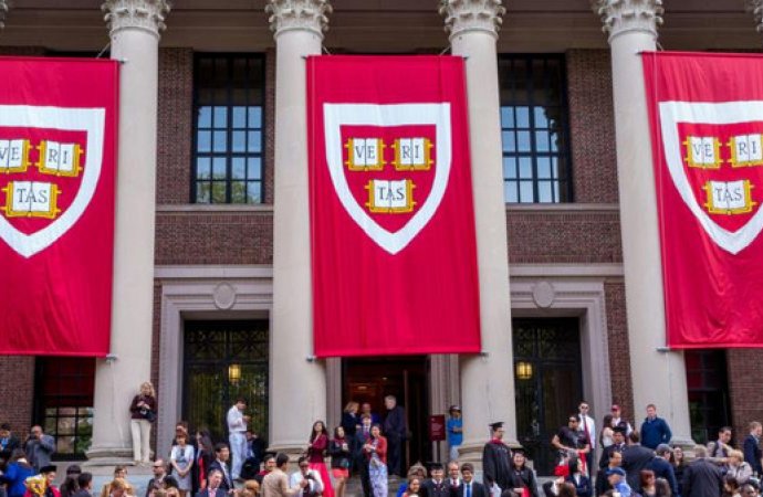 جامعة واحدة تخرج فيها 17 مليارديرا..