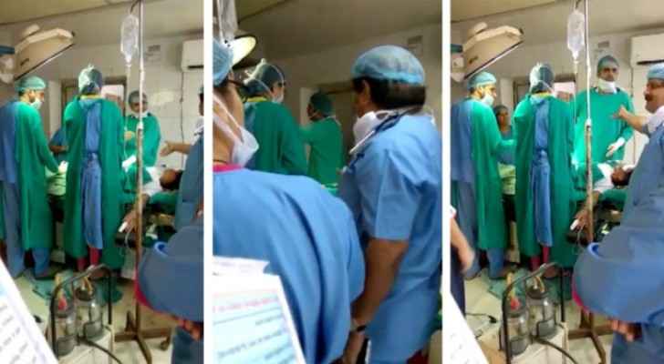 بالفيديو .. شجار بين طبيبين هندييين