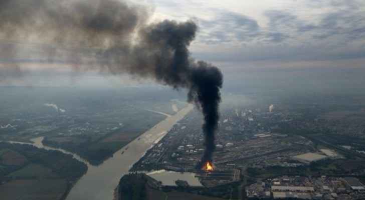 جرّاء اعصار هارفي.. انفجاران يهزان مصنع