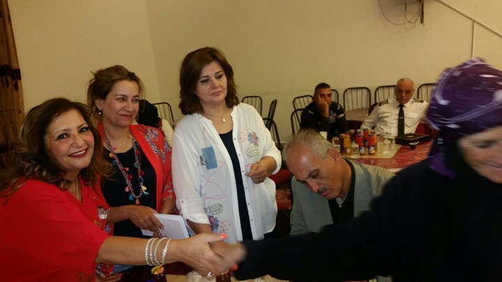 عقيلات السفراء الاردنيين يقدمن مساعدات لاسر