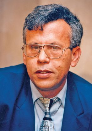 وفاة الناقد والروائي التونسي محمد الباردي