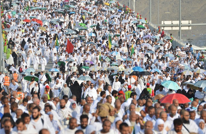 حجاج بيت الله الحرام يفدون إلى