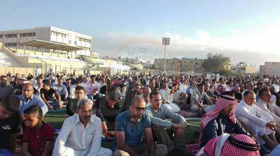 المئات يؤدون صلاة العيد في مادبا