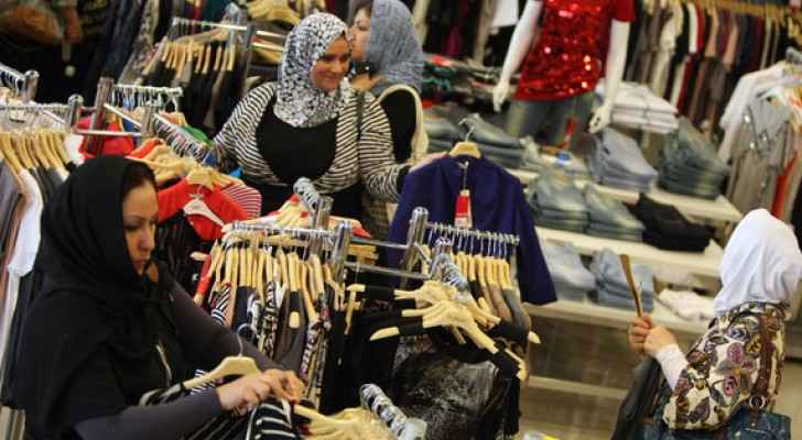 تجار الألبسة يشكون: شراء الملابس انحصر