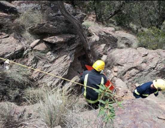إصابة فتاة وشاب إثر سقوطهما من
