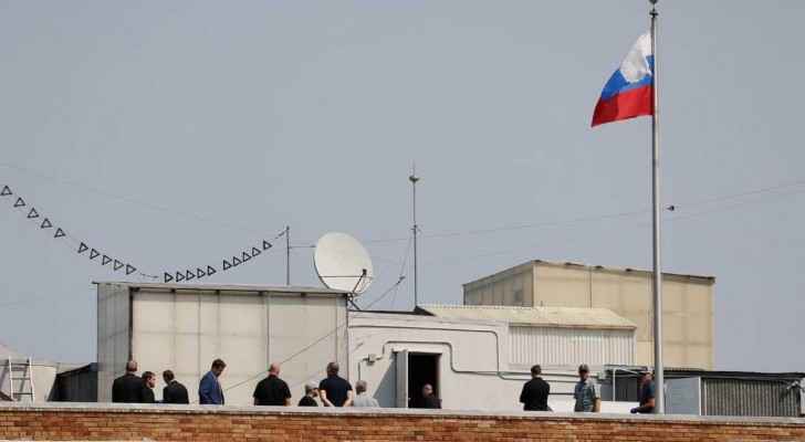 بأمر واشنطن.. الروس يخلون مقار دبلوماسية