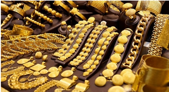 كشف ملابسات سرقة مبلغ مالي ومصاغ