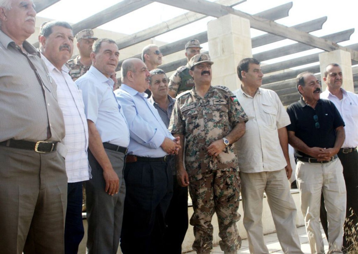 وفد من المتقاعدين العسكريين يزور واجهة