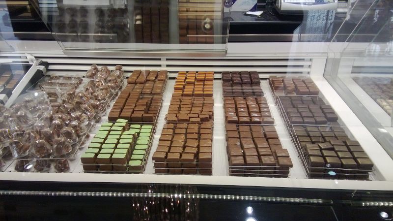 محل حلويات بالزرقاء يستخدم ’مياه مجرثمة‘