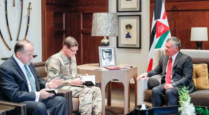 الملك يستقبل قائد القيادة المركزية الأمريكية