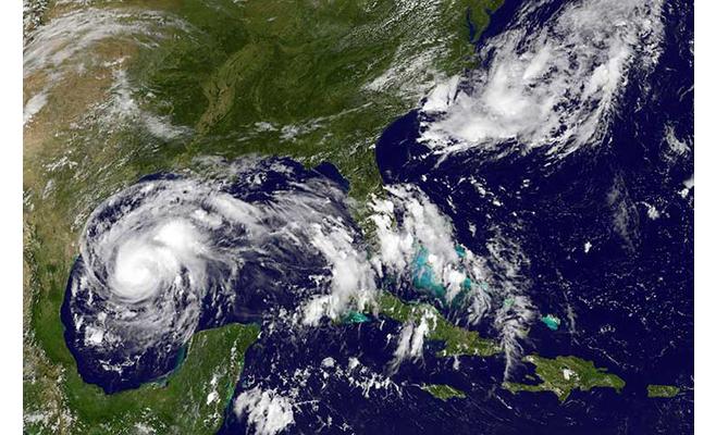 بعد ’هارفي‘ المدمر.. 3 أعاصير متزامنة