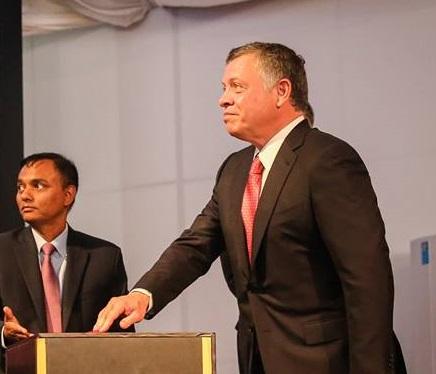 الملك في العقبة ويرعى إطلاق محطة