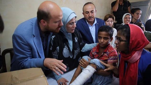 بالفيديو.. استقبال بالأحضان والدموع لسيدة تركيا