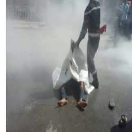 شاب يحاول الانتحار ويشعل إطار كاوشوك