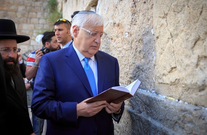 السفير الأمريكي في تل أبيب يقدم