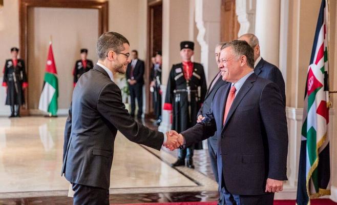 الملك يتقبل أوراق اعتماد سفراء