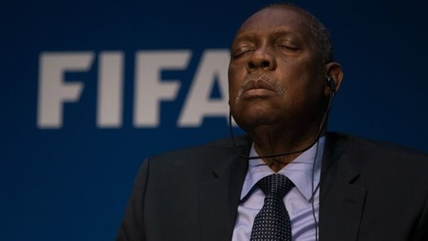 إحالة رئيس الاتحاد الإفريقي لكرة القدم