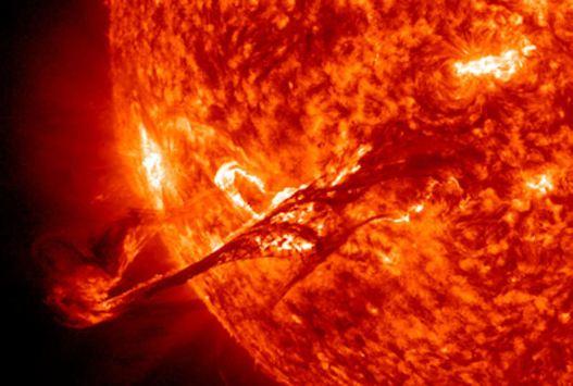 انفجارات شمسية ستؤثر على الأرض