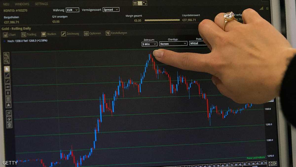 تعافي الدولار يدفع الذهب للهبوط 1