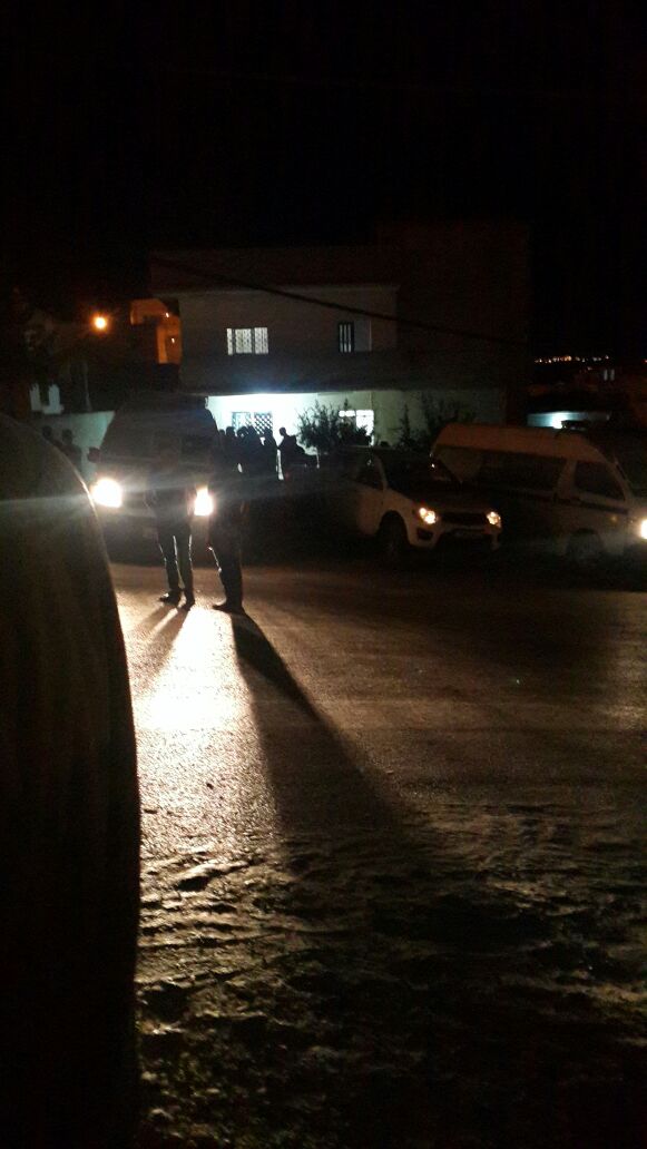 إصابة شرطي وتكسير زجاج مركبة أمن