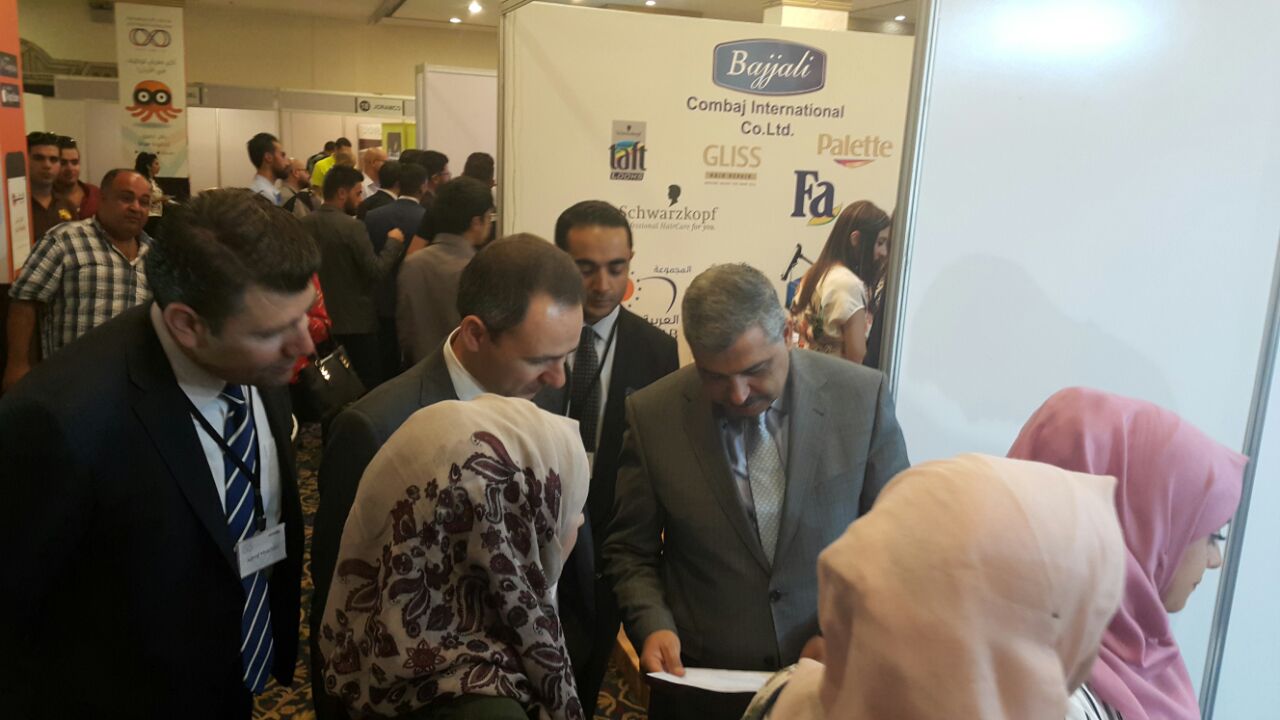 وزير العمل يفتتح معرض توظيف ’اخطبوط