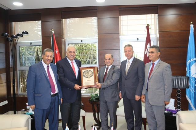 رئيس مجلس أمناء «الشرق الأوسط» يلتقي