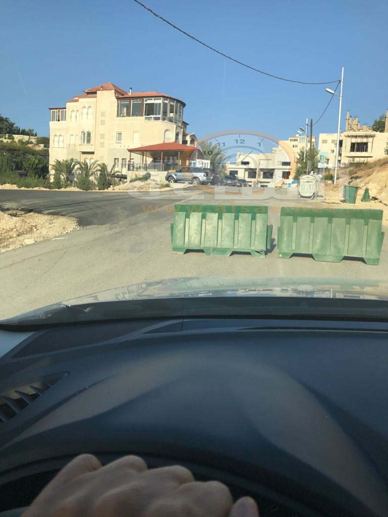 شقيق مسؤول يمنع فتح طرق للمواطنين