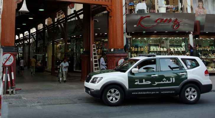 دبي.. والدان يعذبان طفلهما بسبب ’ذكائه