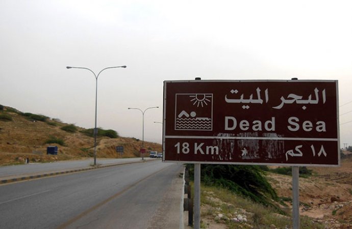 أكشاك لمحدودي الدخل في البحر الميت