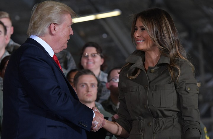 مجددا.. ترامب يثير الجدل بهذا التصرف