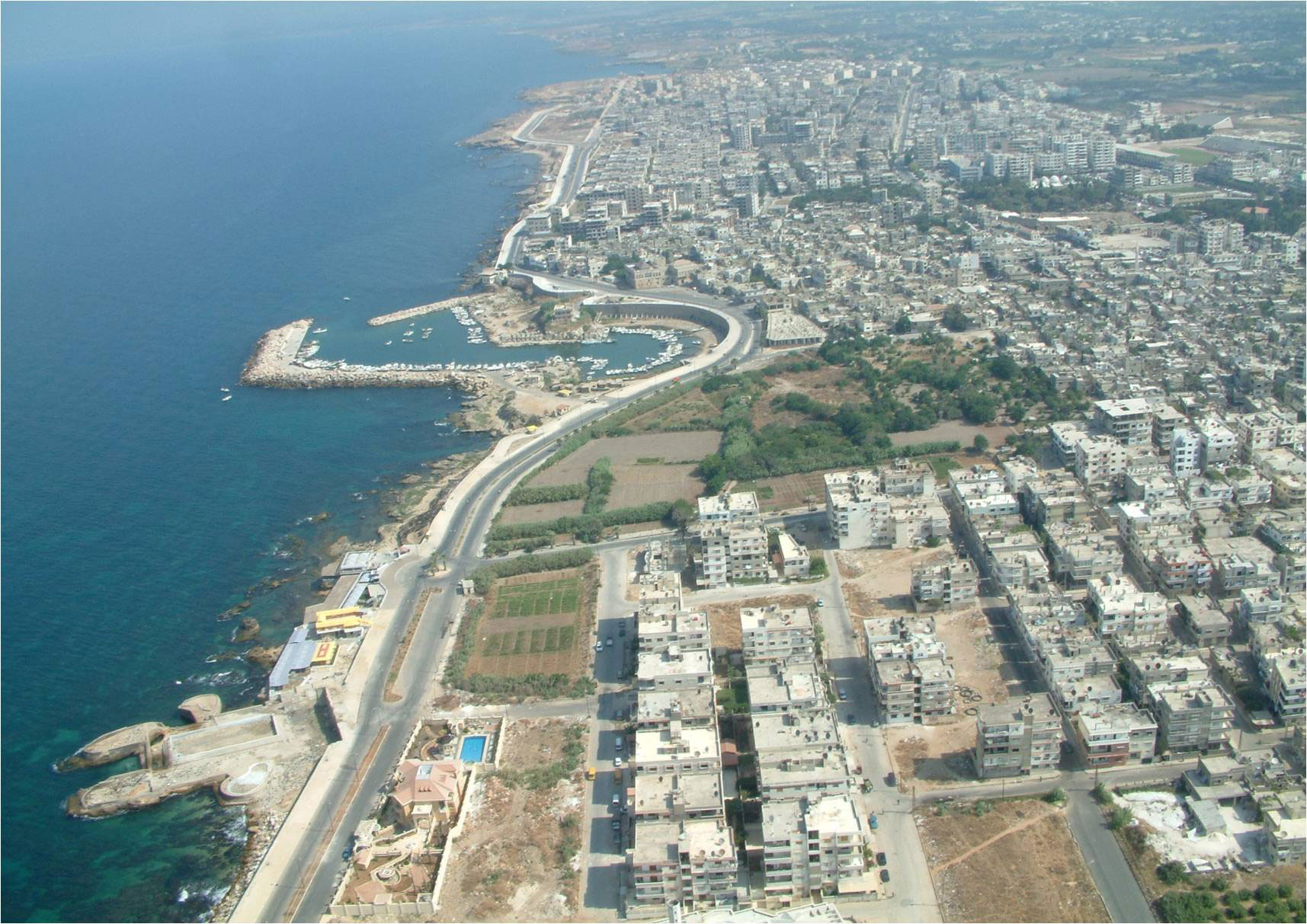 14 قتيلا بتفجير سيارة مفخخة في