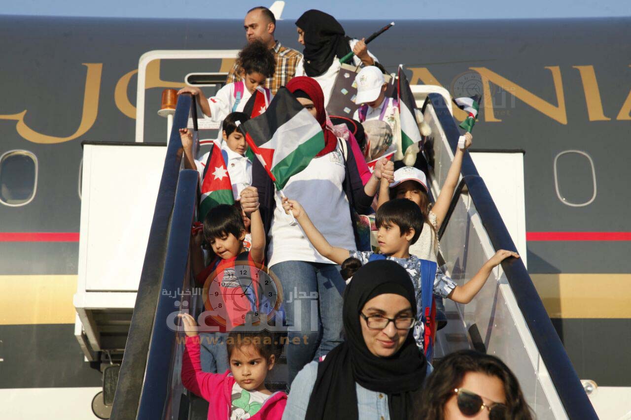 وصول 71 أردنيا على متن طائرة