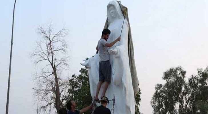 إزالة تمثال للسيدة العذراء وسط البصرة