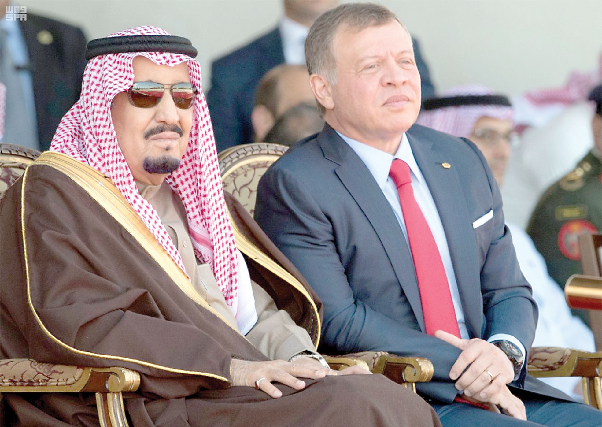 الملك يهنئ خادم الحرمين الشريفين