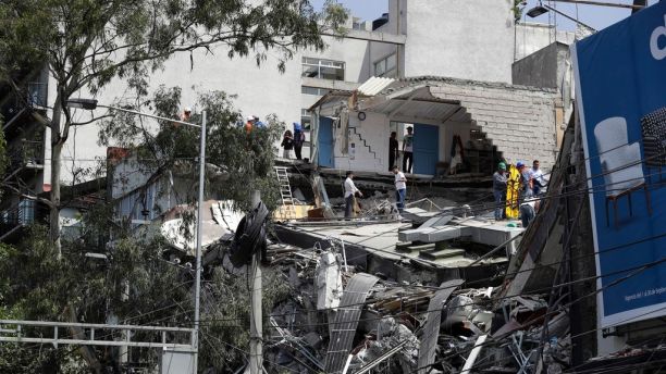 زلزال المكسيك: قتلى تحت الأنقاض وعشرات