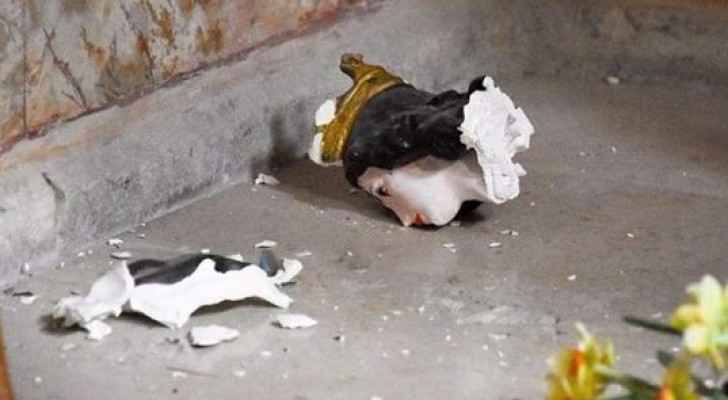 بالصور: مجهولون يعتدون على كنيسة بالقدس..