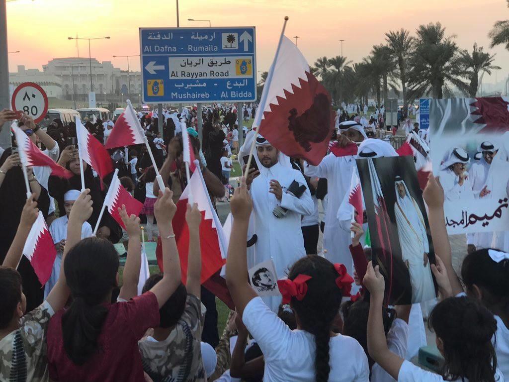شاهد: جموع غفيرة تستقبل أمير قطر