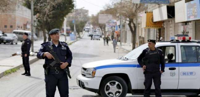 إصابة رجلي أمن ومطلوبين خلال مطاردة