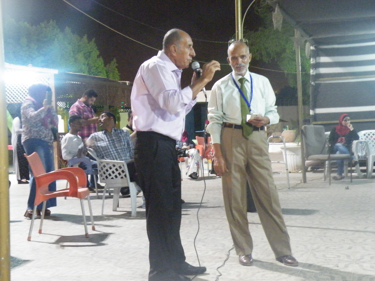 تكريم عدد من كبار السن في