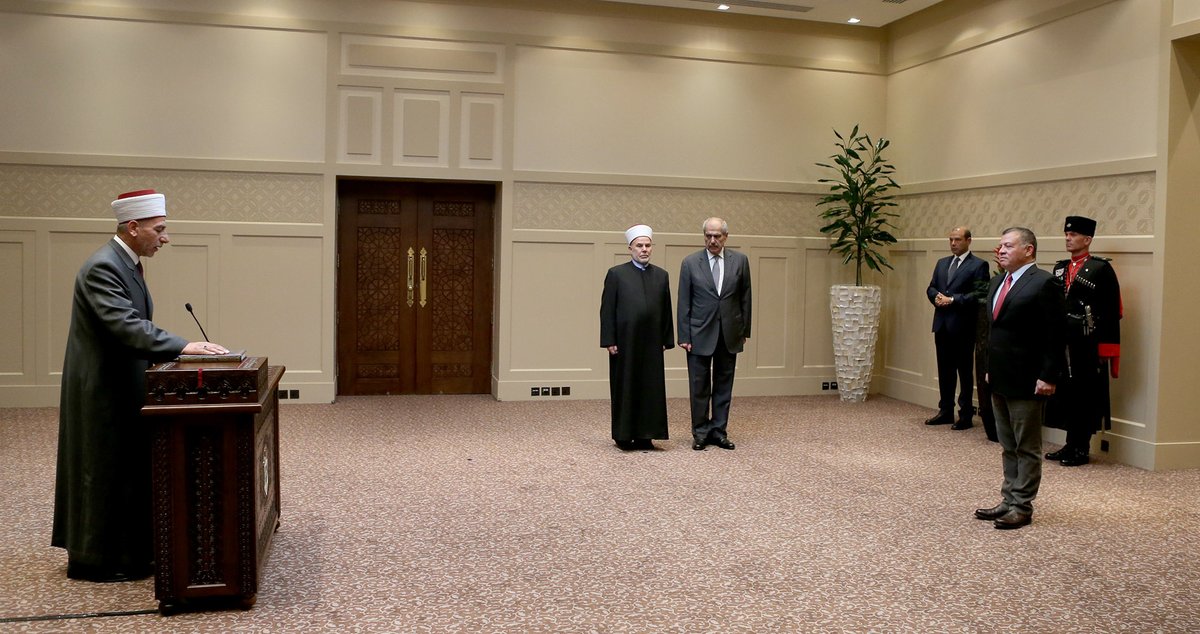 الصمادي يؤدي اليمين القانونية أمام الملك