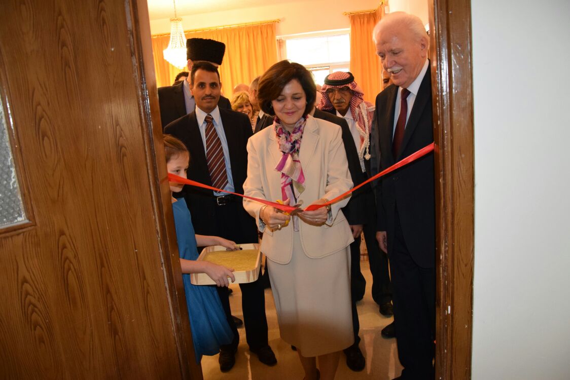 لطوف تفتتح جمعية باب الحكمه الخيرية