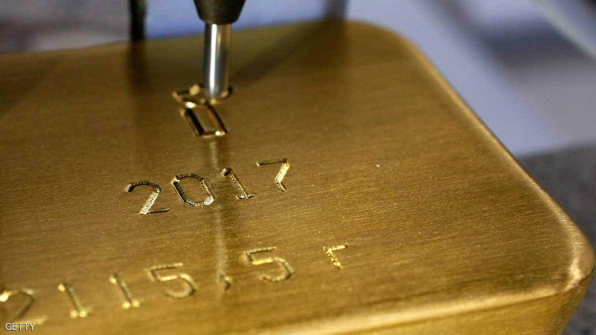 الذهب يهوي إلى أدنى مستوى مع