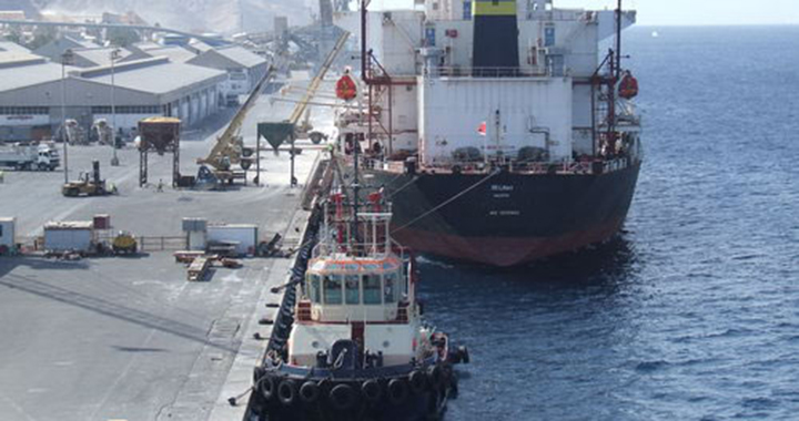 العقبة: باخرة تتعرض لحادث عرضي دون