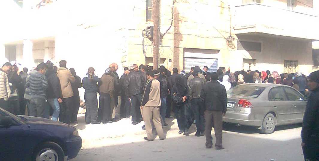 العمل: لا اتفاقيات قطاعية لمنح السوريين