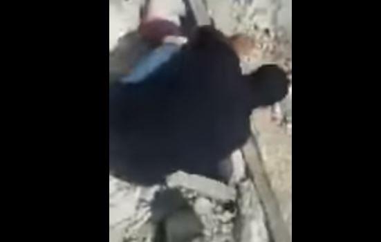 طفلة سورية تحت الركام تستنجد بوالدها: