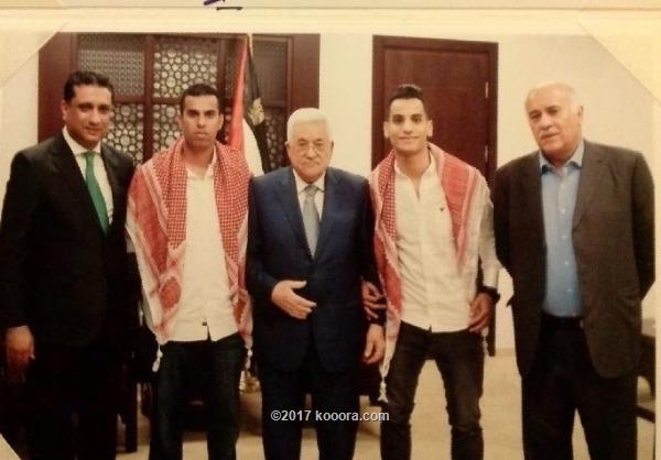 عباس يكرم بطل التايكواندو ابو غوش